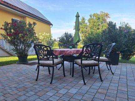 Terrasse mit Gartenblick